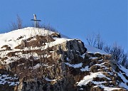 74 Zoom di saluto alla croce del Castel Regina